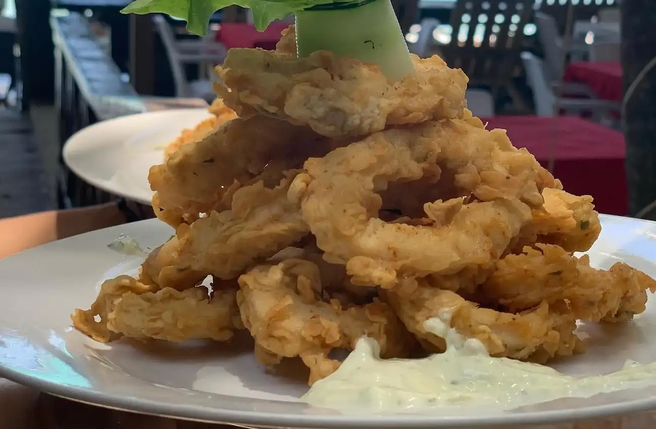 Calamar a la Romana - Plato artesanal en Bacon Love