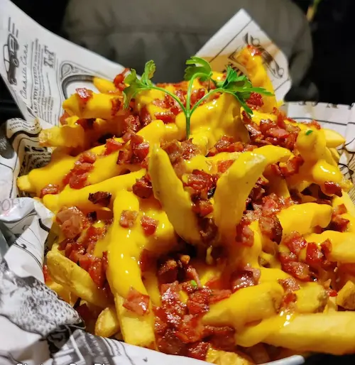 Patatas Cheese Bacon - Plato artesanal en Bacon Love